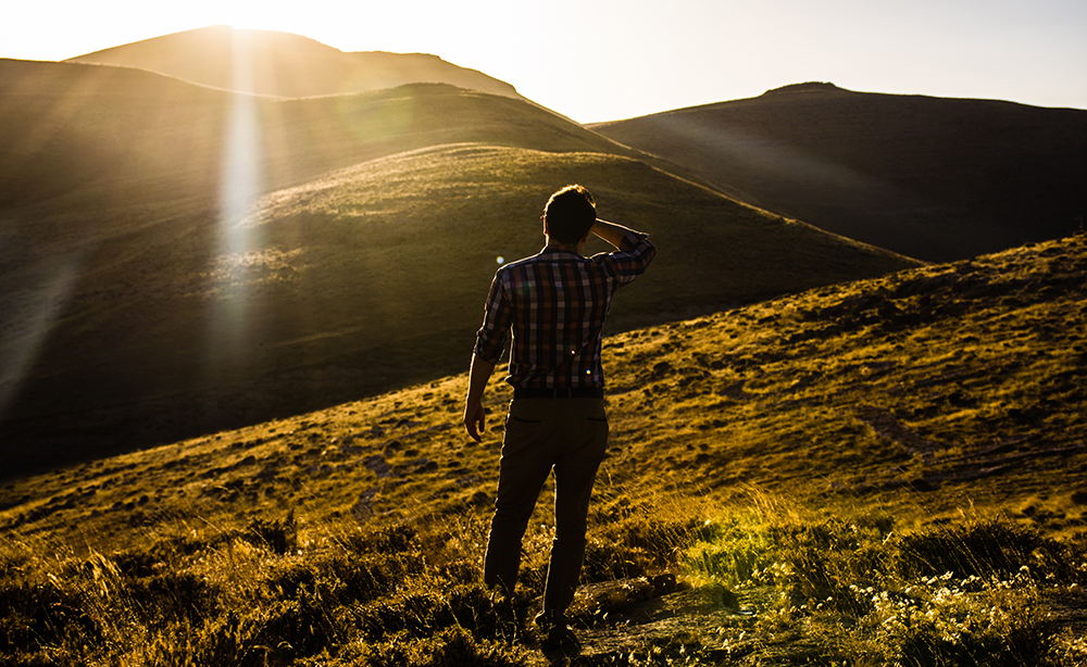 jessica-rockowitz-_U_M_S-G5zE-unsplash person on a mountain looking in the distance